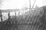 Mogi�a zbiorowa w ogrodzie Szpitala Powiatowego �w. J�zefa w Sochaczewie - miejsce pierwotnego poch�wku Boles�awa FRYSIA (za: Kraszewski T., ks.,  CARITAS. 100 lat w s�u�bie Bogu i bli�nim, Paprotnia 2003, s. 18)