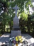 J�zef Romanowski - Obelisk/pomnik ku czci 44 Polak�w zamordowanych w Pi�tku, usytuowany w miejscu egzekucji i pierwotnego spoczynku ofiar. (fot. Zbigniew Adamas, w dn. 19.05.2011r.)