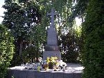 Jan Szczerbiak - Obelisk/pomnik ku czci 44 Polak�w zamordowanych w Pi�tku, usytuowany w miejscu egzekucji i pierwotnego spoczynku ofiar. (fot. Zbigniew Adamas, w dn. 19.05.2011r.)