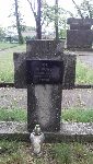 Franciszek Stanis�aw Ostrowski upami�tniony na imiennej tabliczce epitafijnej na jednej z mogi� cmentarza wojennego w Kiernozi. Stan z dn. 17 maja 2018 r. (fot. Micha� Ostrowski).