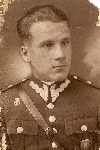 Por. Stefan D�bek (jeszcze w randze ppor.) na zdj�ciu, kt�re podarowa� swojej narzeczonej Marcie Zdziebkowskiej w roku 1933 (fot. ze zb. rodzinnych Wandy Hoffmann zd. Zdziebkowskiej).