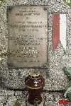 Tablica na pomniku w Tu�owicach (fot. �. Wojtczak).