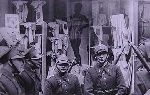Wachm. pchor. Wiktor Ziemi�ski (pierwszy z lewej) w Bydgoszczy w 1937 r. (fot. ze zb. Krzysztofa Go�dzika).