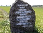 kamie� pami�tkowy w miejscu �mierci rtm.Jerzego Hollaka we wsi Izbiska.
Fot:Krzysztof Go�dzik