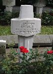 P�k Stanis�aw Kr�licki upami�tniony mieczokrzy�em betonowym z imienn� inskrypcj� epitafijn� na jednej z mogi� zbiorowych Cmentarza Wojskowego w Warszawie, ul. Pow�zkowska (fot. udost�pni�: Krzysztof Go�dzik).