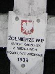 Antoni Kaczorek, upami�tniony na imiennej tablicy epitafijnej na cmentarzu wojennym w Sochaczewie - Trojanowie, Al. 600-lecia. Stan z 2005 r.
