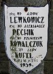 Stanis�aw Kowalczuk, upami�tniony na imiennej tablicy epitafijnej na wydzielonej kwaterze na cmentarzu rzymskokatolickim w Juliopolu. 