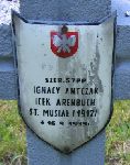 Icek Arenbuch, upami�tniony na imiennej tablicy epitafijnej na kwaterze wojennej na cmentarzu rzymskokatolickim w Rybnie. Stan z 2005r.