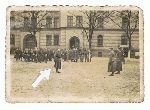 Antoni W�c�awek (oznaczony strza�k�) jako �o�nierz Wojska Polskiego (fot. ze zb. rodzinnych).