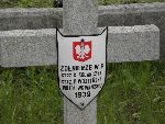 Ppor. Pawe� Leon Wojtynowski upami�tniony (jako strz. P. Wojty�ski) na imiennej tabliczce epitafijnej na jednej z mogi� zbiorowych cmentarza wojennego w Laskach, Stan z dn. 26 maja 2010 r. (fot. Leszek Gach).