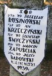 Stanis�aw Smyczy�ski upami�tniony na imiennej tabliczce epitafijnej na jednej z mogi� zbiorowych cmentarza wojennego w Radziwi�ce. Stan z dn. 25. 12. 2004 r. (fot. Marcin Prengowski).