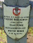 Strz. Wiktor Nowak upami�tniony na imiennej tabliczce epitafijnej na jednym z grob�w kwatery wojennej na cmentarzu parafialnym w Rybnie. Stan z dn. 2 czerwca 2005 r. (fot. Marcin Prengowski).