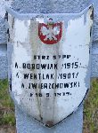 Antoni Zwierzchowski upami�tniony na imiennej tablicy epitafijnej na jednej z mogi� kwatery wojennej na cmentarzu parafialnym w Rybnie. Stan z 02. 06. 2005 r. (fot. Marcin Prengowski).