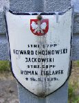 Edward Chojnowski, upami�tniony na imiennej tablicy epitafijnej na kwaterze wojennej na cmentarzu rzymskokatolickim w Rybnie. Stan z 2005r.