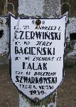 Andrzej Czerwi�ski, upami�tniony na imiennej tablicy epitafijnej na cmentarzu wojennym w Budach Starych. Stan z 2005 r.