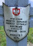 Stanis�aw Galas upami�tniony na imiennej tablicy epitafijnej na jednym z grob�w w obr�bie kwatery wojennej na cmentarzu parafialnym w Rybnie. Stan z dn. 02. 06. 2005 r. (fot. Marcin Prengowski).