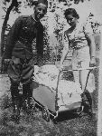 Kpt. Antoni Sierpi�ski z �on� Jadwig� i synem Janem w Skierniewicach w 1939 r. (fot. ze zb. rodzinnych).