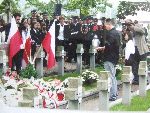 Rodzina Antoniego Haj�asza na cmentarzu w Dobrzykowie.