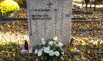 Pierwotna tablica epitafijna mogi�y zbiorowej poleg�ych i zmar�ych od ran �o�nierzy wrze�nia 1939r. usytuowana obecnie w miejscu Grob�w Pami�ci [Narodowej], Cmentarz Wojskowy pw. �w. Jerzego, ��d�, ul. Wojska polskiego 149. W�r�d upami�tnionych – plut. Stanis�aw Binkowski. (fot. Zbigniew Adamas, 03.011.2011r.)