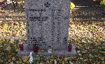 Ppor. pil. Piotr Ruszel upami�tniony na jednej ze zbiorczych imiennych tablic epitafijnych pierwotnego miejsca spoczynku w kwaterze wojennej �o�nierzy Wojska Polskiego i os�b cywilnych poleg�ych we wrze�niu 1939 r., �o�nierzy Armii Krajowej poleg�ych w 1944 r. oraz �o�nierzy Ludowego Wojska Polskiego poleg�ych w 1945 r. zlokalizowanej na cmentarzu wojskowym pw. �w. Jerzego w �odzi, ul. Wojska Polskiego. Stan z dn. 3 listopada 2011 r. (fot. Zbigniew Adamas).