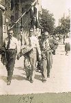 Jan Grzegorowski (pierwszy z lewej), Toru�, lato 1939 r. (fot. ze zb. rodzinnych).