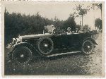 Fotografia przedstawiaj�ca Franciszka Kowalczyka jako szofera w Hurtowni i Wytw�rni drogeryjno-aptecznej „Hadroga” z Bydgoszczy wykonana 30 lipca 1932 r. w Solcu Kujawskim (fot. udost�pniona Redakcji Portalu przez Pani� Krystyn� Kowalczyk; obecnie w zbiorach Muzeum Ziemi Sochaczewskiej i Pola Bitwy nad Bzur�).