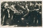 Fotografia przedstawiaj�ca kpr. Franciszka Kowalczyka (w �rodku) podczas �wicze� Bydgoskiego Batalionu Obrony Narodowej w G�rnej Grupie wykonana w lipcu 1939 r. (fot. udost�pniona Redakcji Portalu przez Pani� Krystyn� Kowalczyk; obecnie w zbiorach Muzeum Ziemi Sochaczewskiej i Pola Bitwy nad Bzur�).