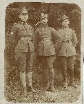 Franciszek Buli�ski (pierwszy z lewej) w�r�d �o�nierzy Wojska Polskiego w Che�mnie w maju 1921 r. (fot. ze zb. rodzinnych).