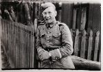 Edward �uczak jako plutonowy podchor��y rezerwy piechoty Wojska Polskiego (fot. ze zb. rodzinnych).
