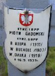 Piotr Gadomski, upami�tniony na imiennej tablicy epitafijnej na kwaterze wojennej na cmentarzu rzymskokatolickim w Rybnie. Stan z 2005r.