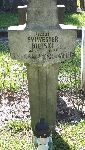 Sylwester Bielski upami�tniony mieczokrzy�em betonowym z imienn� inskrypcj� epitafijn� na jednej z mogi� zbiorowych Cmentarza Wojskowego w Warszawie, ul. Pow�zkowska. Stan z dn. 7 sierpnia 2018 r. (fot. udost�pni� Zygmunt Bielski).