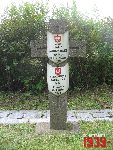 Kpt. Janusz Muszy�ski upami�tniony na imiennej tabliczce epitafijnej na jednej z mogi� zbiorowych kwatery wojennej na cmentarzu parafialnym w Kie�pinie. Stan z dn. 10 wrze�nia 2011 r. (fot. Tomasz Karolak).