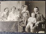 Stefan Mielicki z �on� Helen� i dzie�mi (od lewej): Iren�, Halin�, Teres� Weronik� i Tadeuszem (fot. ze zb. rodzinnych).