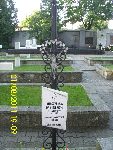 Ppor. Mieczys�aw Danielewski upami�tniony na tablicy epitafijnej na mogile indywidualnej w obr�bie kwatery wojennej na cm. parafialnym w Kutnie, ul. Cmentarna. Stan z dn. 01. 08. 2011 r. (fot. Rafa� J�wiak).