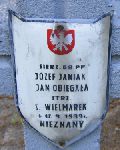 Jan Obiega�a, upami�tniony na imiennej tablicy epitafijnej na kwaterze wojennej na cmentarzu rzymskokatolickim w Rybnie. Stan z 2005r.