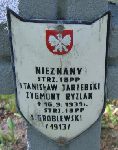 Stanis�aw Jarz�bski, upami�tniony na imiennej tablicy epitafijnej na kwaterze wojennej na cmentarzu rzymskokatolickim w Rybnie. Stan z 2005r.