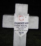 Kazimierz Musia�, upami�tniony na imiennej tablicy epitafijnej na cmentarzu wojennym w Sochaczewie - Trojanowie, Al. 600-lecia. Stan z 2005 r.