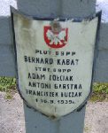 Bernard Kabat, upami�tniony na imiennej tablicy epitafijnej na kwaterze wojennej na cmentarzu rzymskokatolickim w Rybnie. Stan z 2005r.