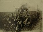 Kpt. Jan Fleischmann (drugi z lewej) w towarzystwie kpt. J�zefa Rodzenia (pierwszy z lewej) na �wiczeniach wojskowych (fot. z archiwum rodzinnego Piotra Fleischmanna).