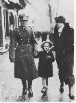 Klemens Uzdowski z �on� i c�rk� Magdalen�, przed 1939 r. (fot. ze zb. rodzinnych).
