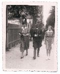 Konstanty Wojtania z �on� Helen� i c�rk� Krystyn�, wiosna 1939 r. (fot. ze zb. rodzinnych).