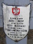 Stanis�aw Maciaszek, upami�tniony na imiennej tablicy epitafijnej na kwaterze wojennej na cmentarzu rzymskokatolickim w Rybnie. Stan z 2005r.