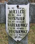 Jan Myszkier upami�tniony na imiennej tabliczce epitafijnej na jednej z mogi� zbiorowych kwatery wojennej na cmentarzu parafialnym w Juliopolu. Stan z dn. 25 grudnia 2004 r. (fot. Marcin Prengowski).
