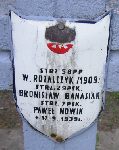 Pawe� Nowik, upami�tniony na imiennej tablicy epitafijnej na kwaterze wojennej na cmentarzu rzymskokatolickim w Rybnie. Stan z 2005r.