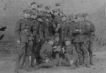 Stefan Wincenty Machnikowski w�r�d s�uchaczy Dywizyjnego Kursu Podchor��ych Rezerwy 16 DP przy 65 Starogardzkim Pu�ku Piechoty w Grudzi�dzu, 1935 r. (fot. ze zb. rodzinnych).