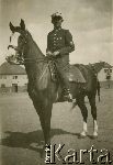 Pozna�, ul. Taborowa, lata 30. XX w. Plut. Stanis�aw Szczepaniak w koszarach 7 Pu�ku Strzelc�w Konnych Wielkopolskich (fot. NN; zbiory Archiwum Fotografii O�rodka KARTA, Pogotowie Archiwalne [PA_033, udost�pni� Piotr Balcer], sygn. OK_025705, http://foto.karta.org.pl/fotokarta/OK_025705.jpg.php).