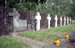 Kwatera wojenna C 28 na Cmentarzu Wojskowym w Warszawie, ul. Pow�zkowska - miejsce poch�wku st. strz. Feliksa Muchy. Stan z lata 2000 r. (fot. udost�pni�: Aleksander Mucha).