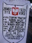 Kpr. Edmund Uryzaj upami�tniony na imiennej tablicy epitafijnej na mogile zbiorowej na cm. parafialnym w G�ownie. Stan z dn. 06. 08. 2012 r. (fot. B�a�ej Kucharski).