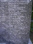 Por. Stanis�aw Loga upami�tniony na imiennej tablicy epitafijnej na mogile zbiorowej na cm. parafialnym w G�ownie. Stan z dn. 06. 08. 2012 r. (fot. B�a�ej Kucharski).