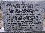 Strz. Stanis�aw Wiatrowski upami�tniony na imiennej tablicy epitafijnej na mogile zbiorowej na cm. parafialnym w Bielawach. Stan z dn. 11. 08. 2012 r. (fot. B�a�ej Kucharski).